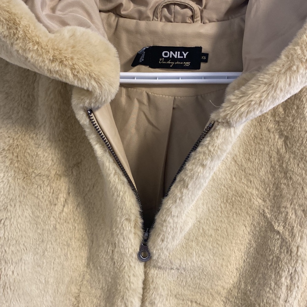 vest - Picture 2 of 3